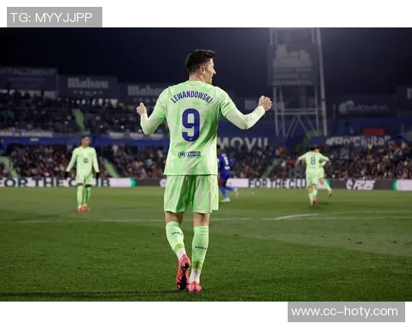 巴萨宣布不续约37岁莱万他拒绝前往阿拉伯联赛寻求新挑战